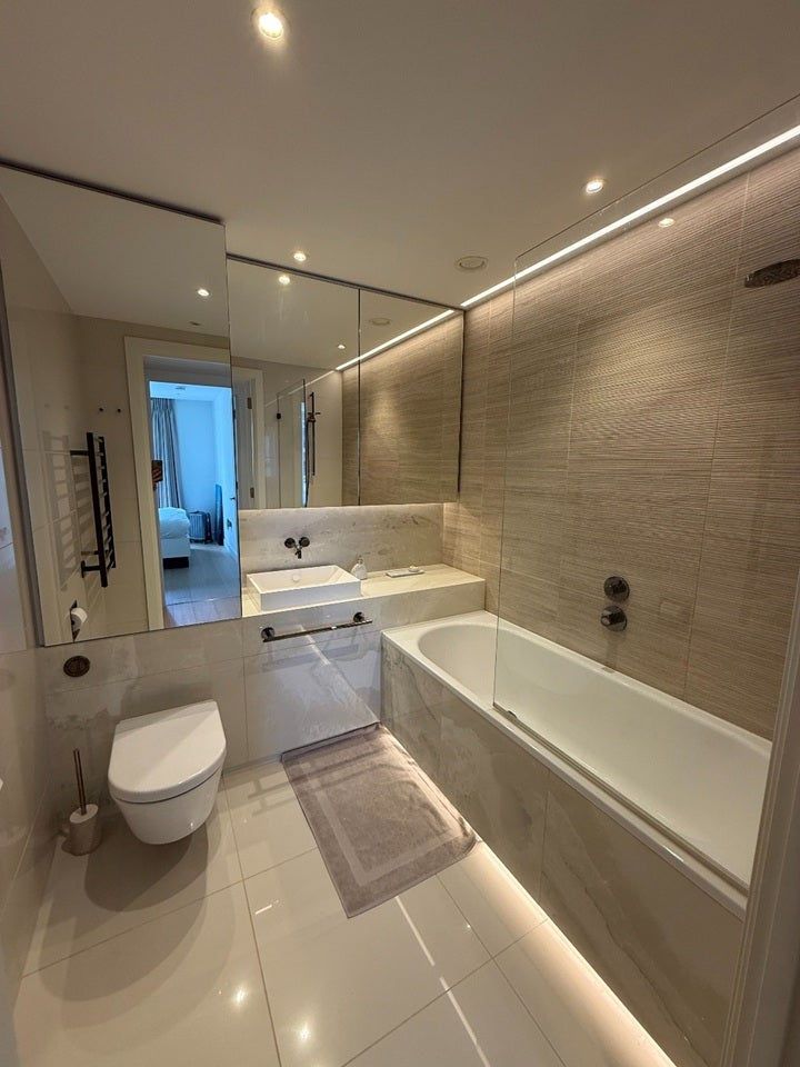 Room Fountain Park Way in Greater London