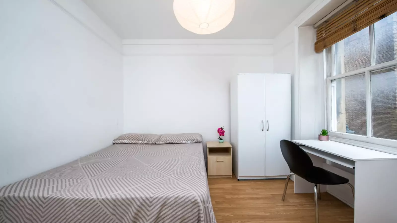 Room Lucerne Mews in Greater London