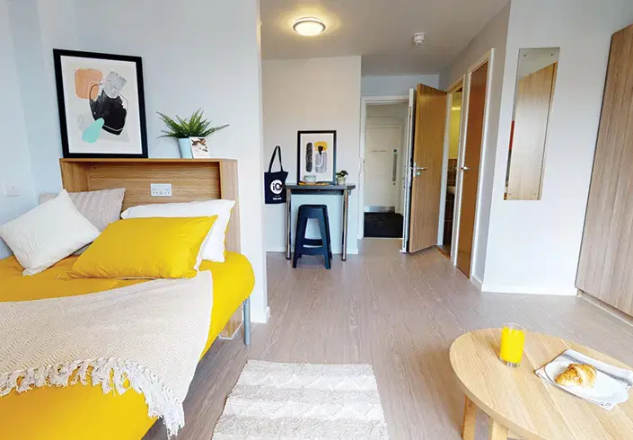 House Lakeside Way in Greater London