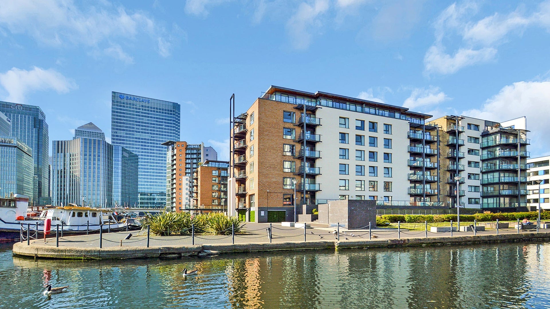 Flat Boardwalk Place in Greater London