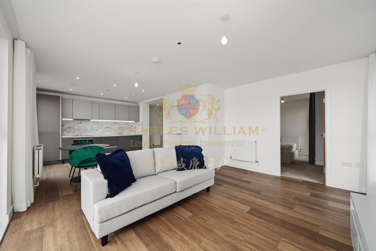 Flat Marriotts Close in Greater London
