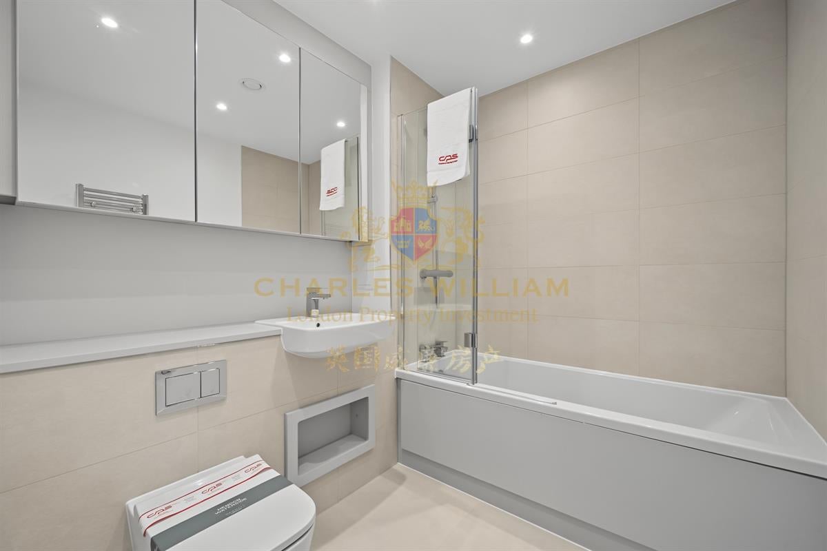 Flat Marriotts Close in Greater London