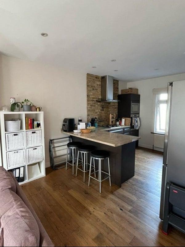 Room Marville Road in Greater London