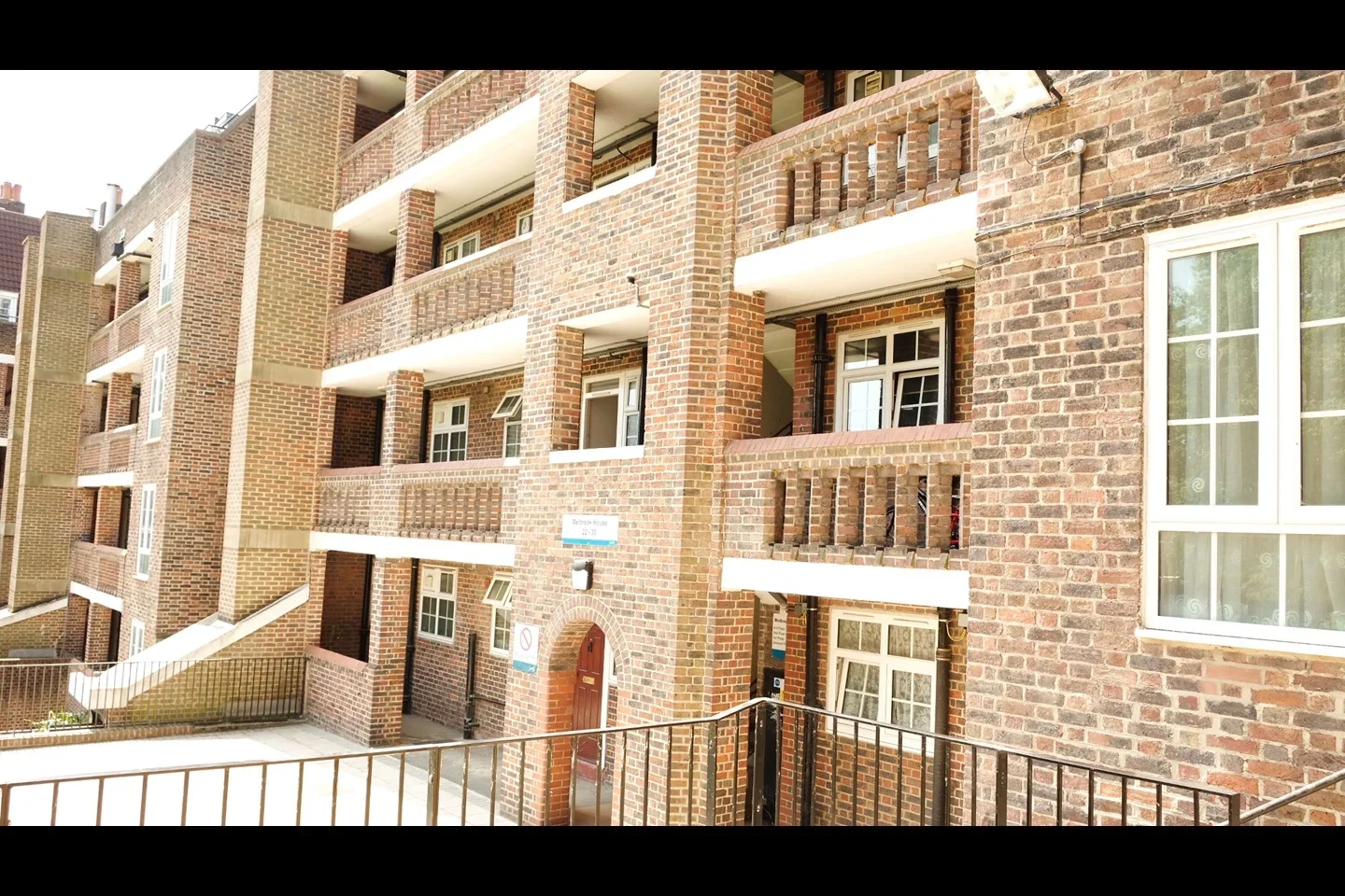 Flat Albrighton Road in Greater London