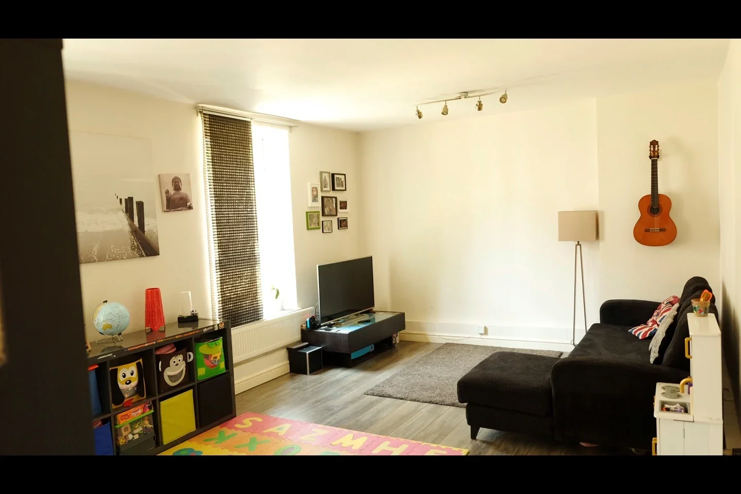 Flat Albrighton Road in Greater London