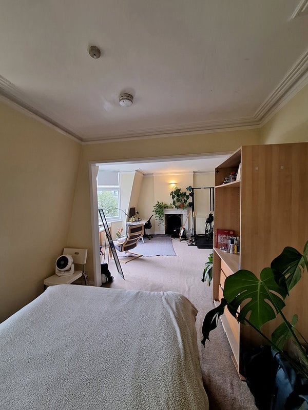 Room Ashworth Road in City of Westminster