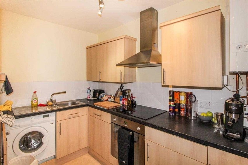 Flat Godwin Way in Horsham
