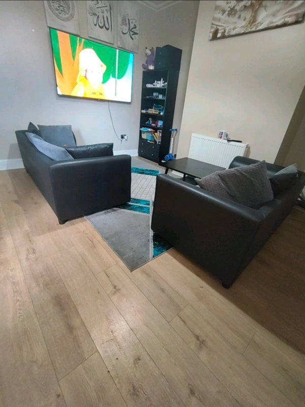 Room Edgware Avenue in Leeds