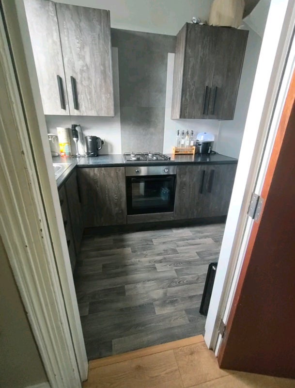 Room Edgware Avenue in Leeds