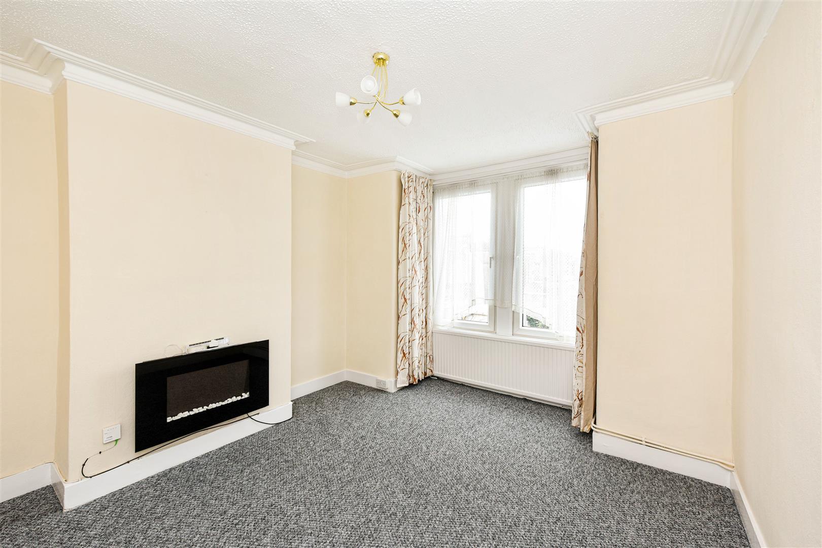 Flat Victoria Road in Greater London