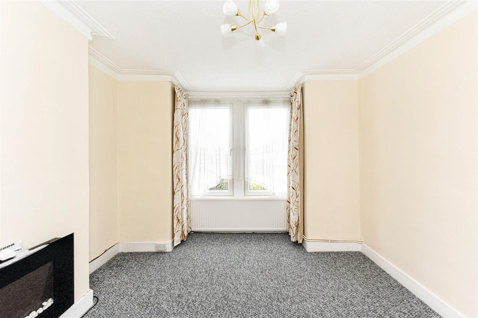 Flat Victoria Road in Greater London