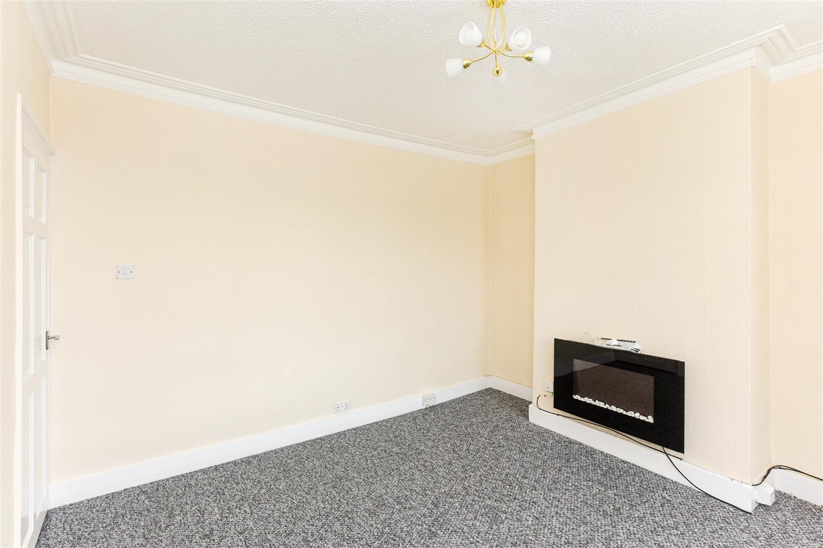 Flat Victoria Road in Greater London