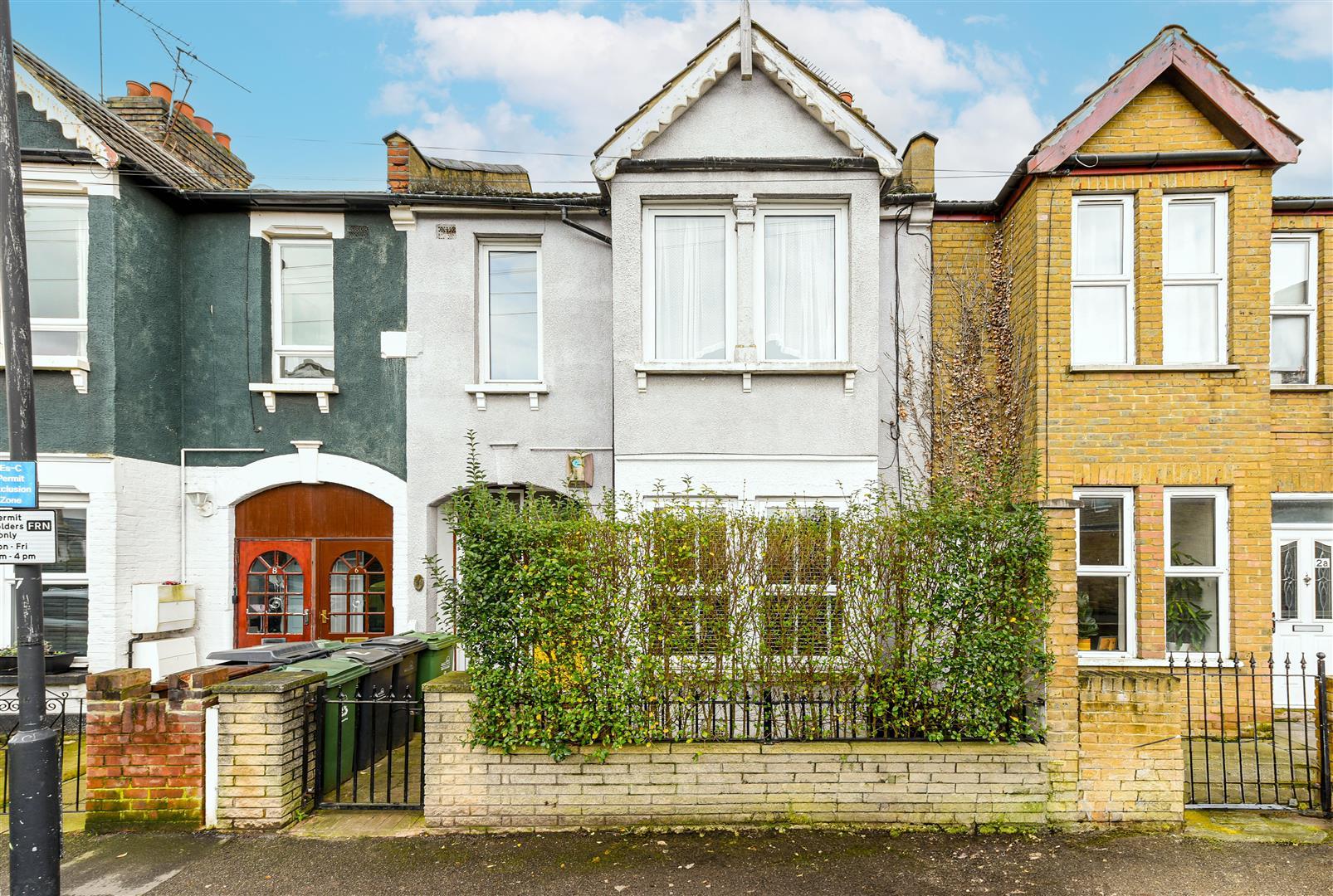 Flat Victoria Road in Greater London