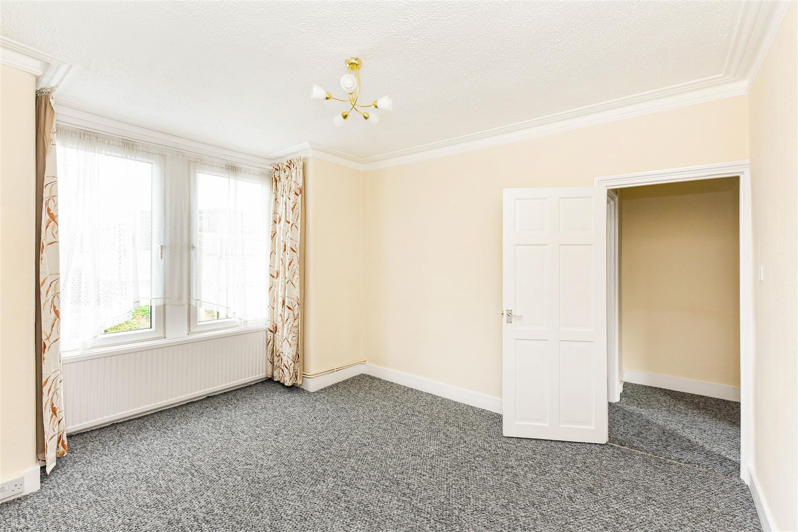 Flat Victoria Road in Greater London