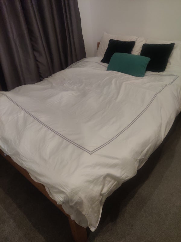 Room Hemstal Road in Greater London