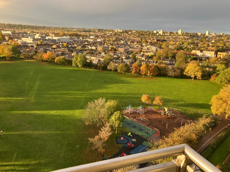 Flat Mapleton Road in Greater London