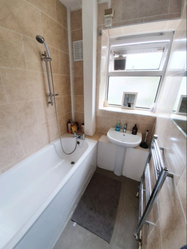 Room Sceptre Road in Greater London