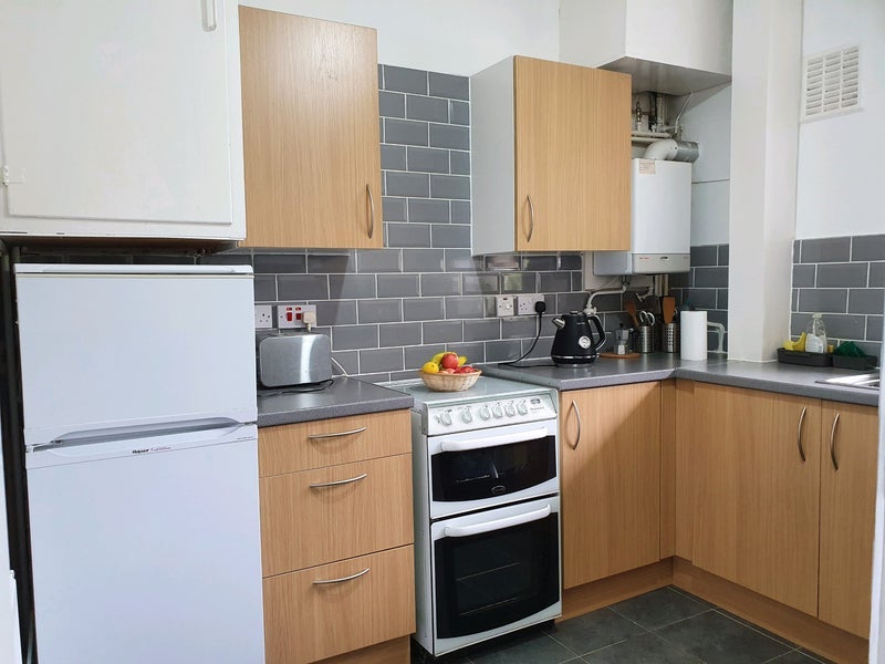 Room Sceptre Road in Greater London