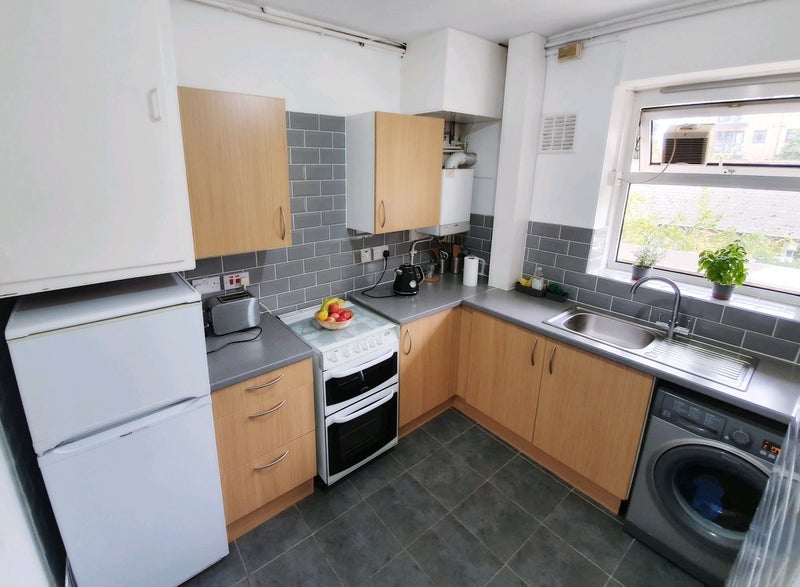 Room Sceptre Road in Greater London