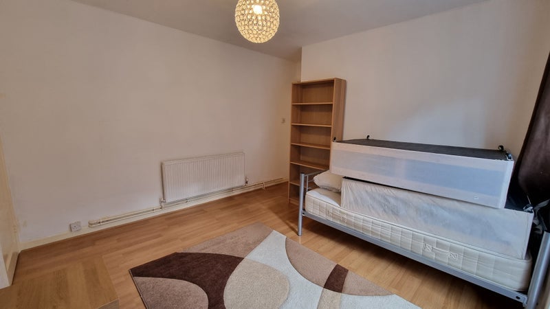 Room Sceptre Road in Greater London