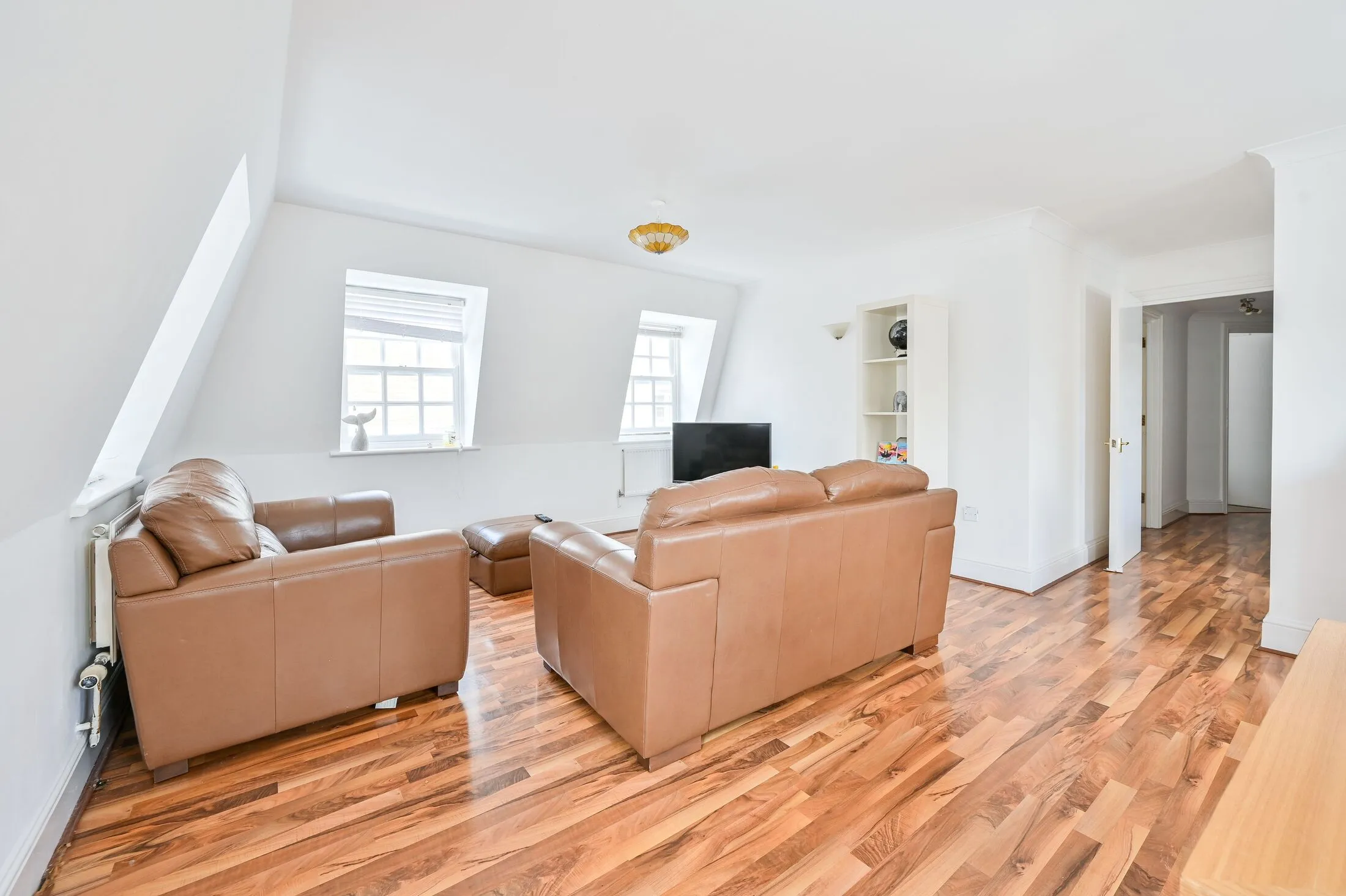 Flat Brunel Road in Greater London