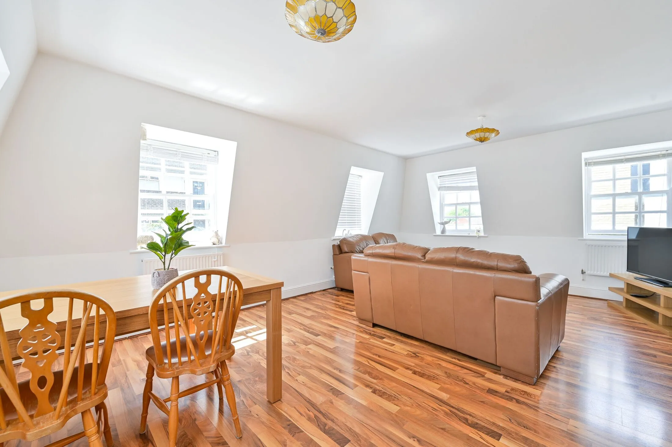 Flat Brunel Road in Greater London