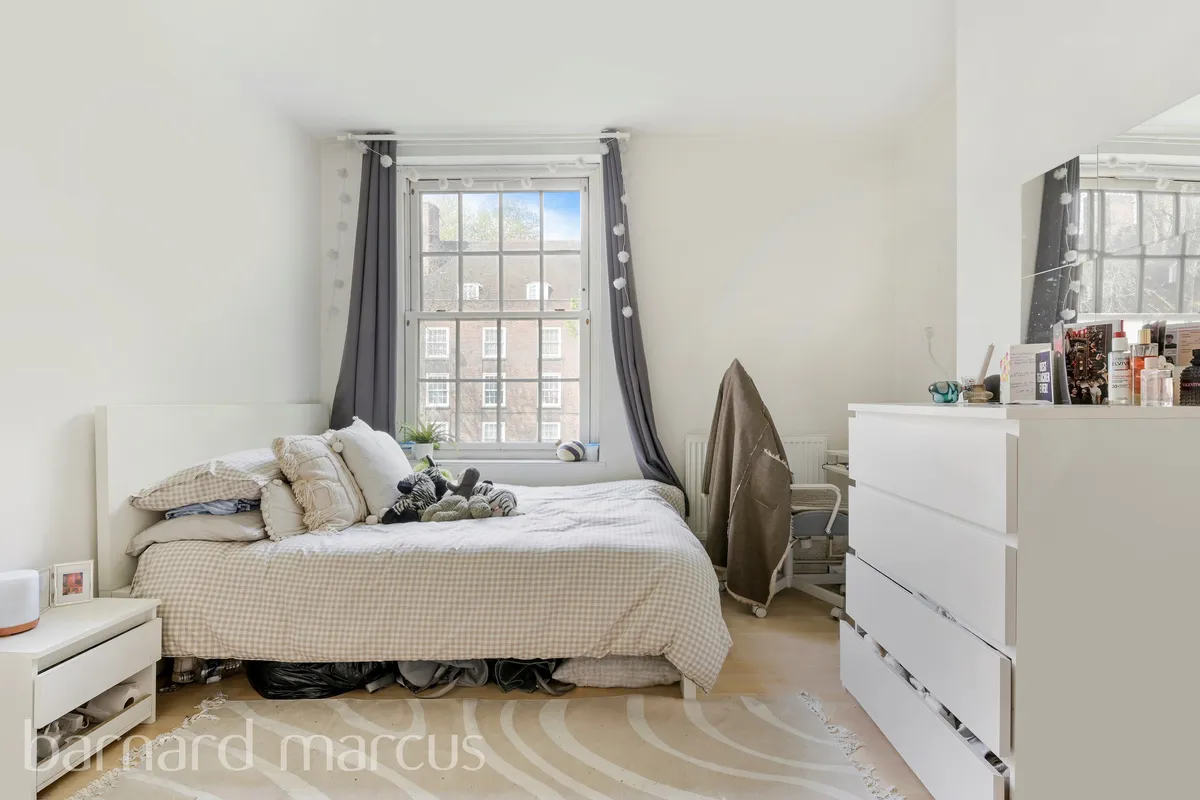 Flat Kennington Road in Greater London