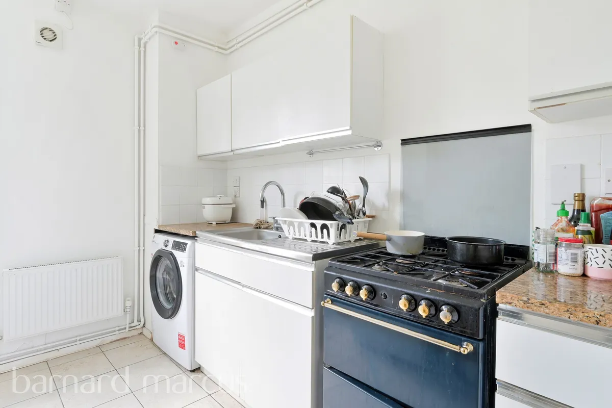 Flat Kennington Road in Greater London