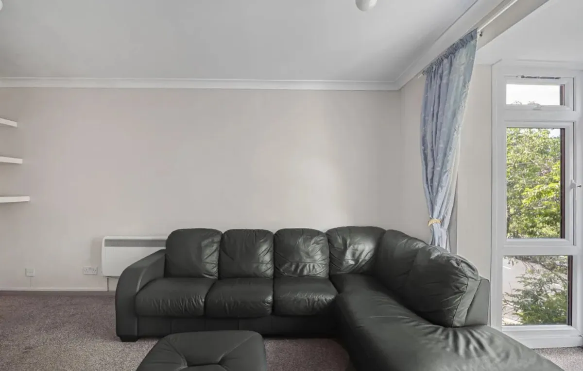 Flat Rusholme Grove in Greater London