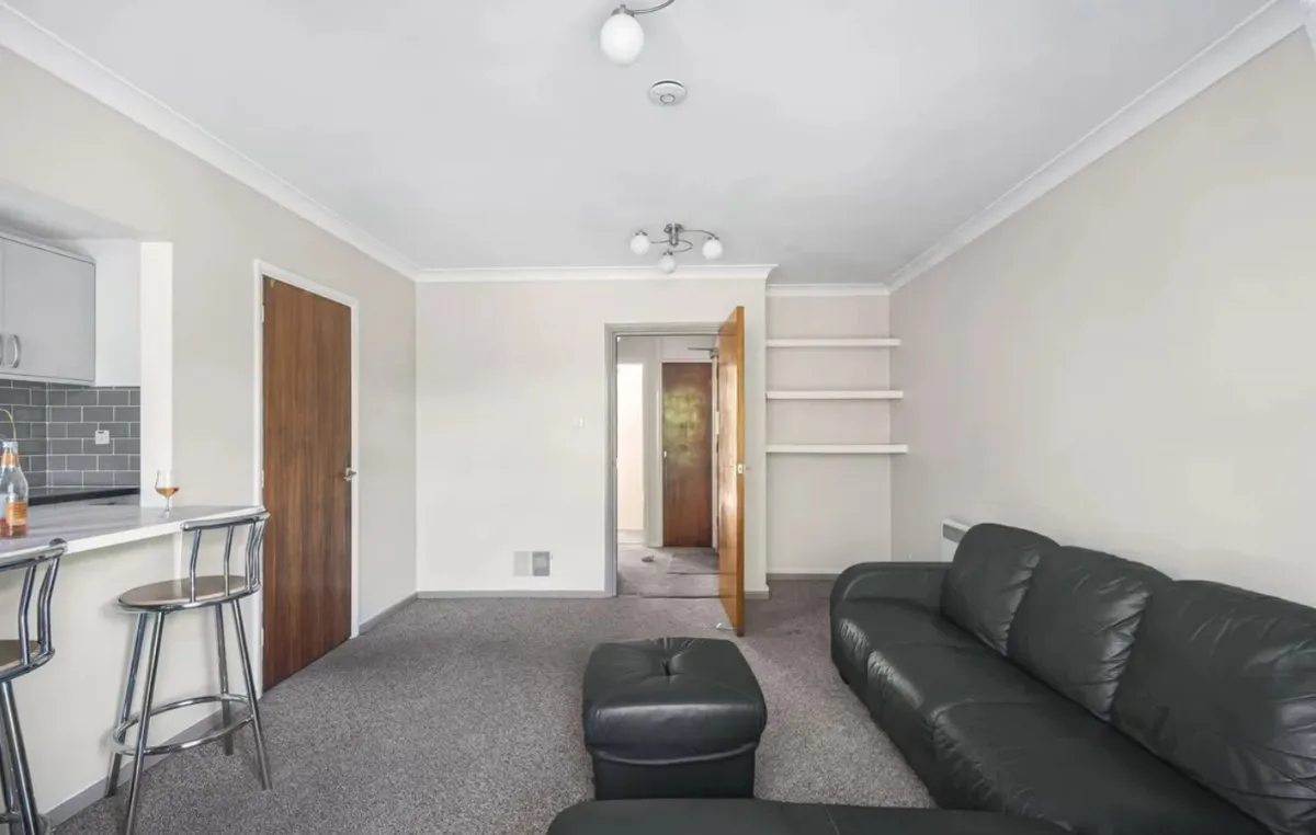 Flat Rusholme Grove in Greater London