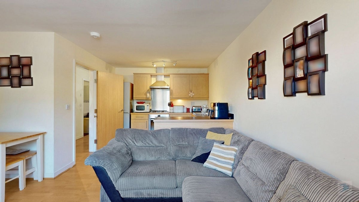 Flat Chertsey Road in Greater London