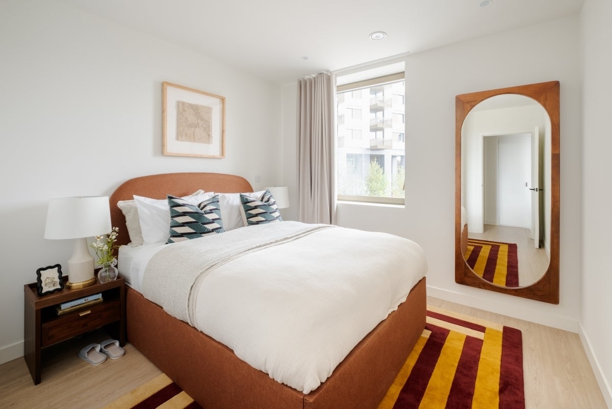 Flat Daneland Walk in Greater London