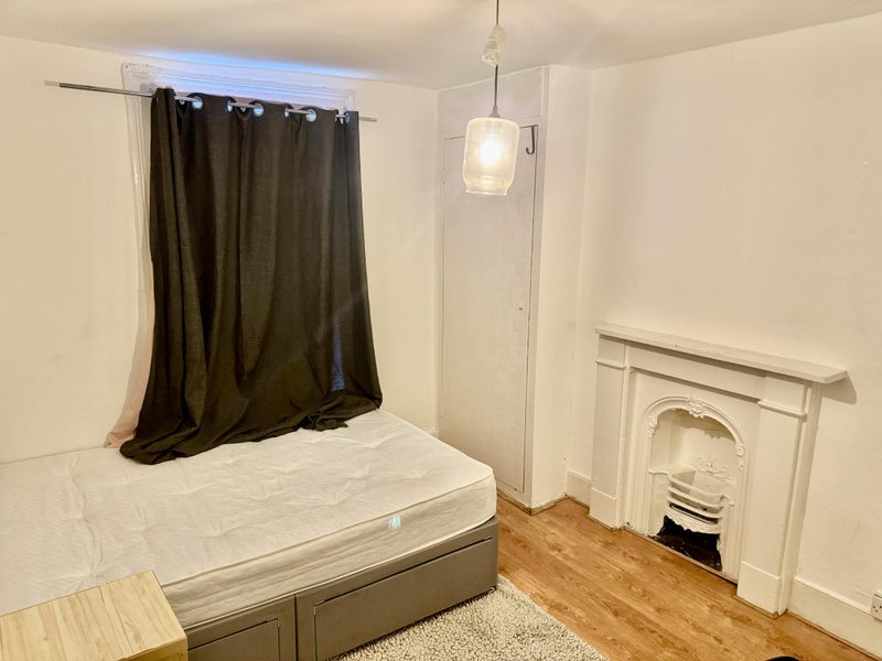 Room Lordship Lane in Greater London