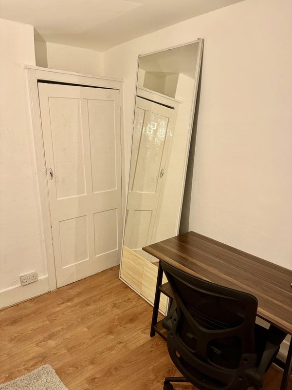 Room Lordship Lane in Greater London
