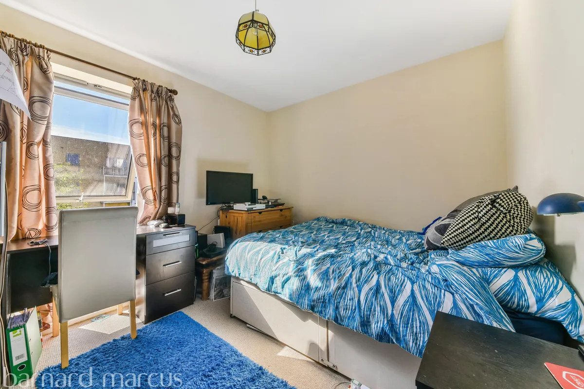 Flat St George's Grove in Greater London