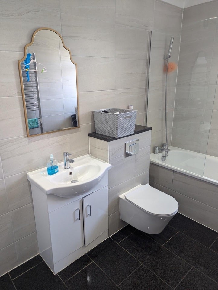 Room Powys Lane in Greater London