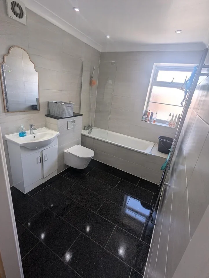 Room Powys Lane in Greater London