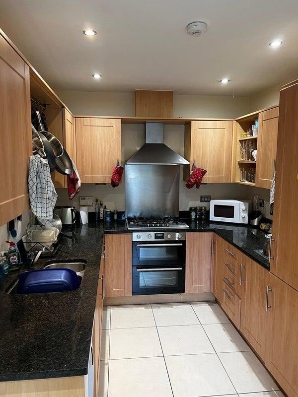 Room Malwood Road in Greater London