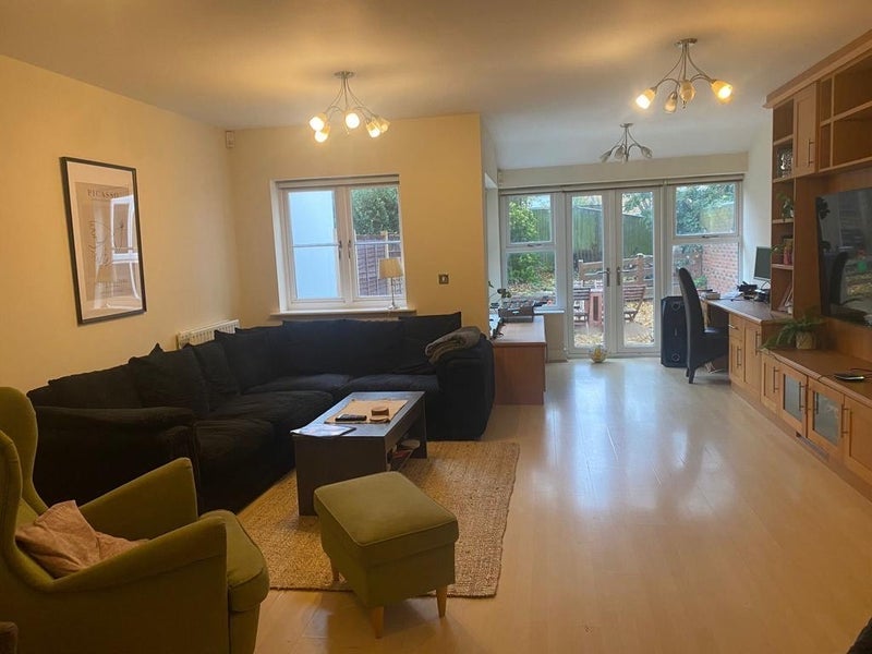 Room Malwood Road in Greater London