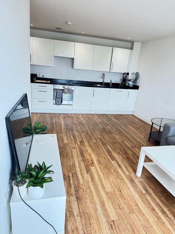 Flat Elmira Way in Salford