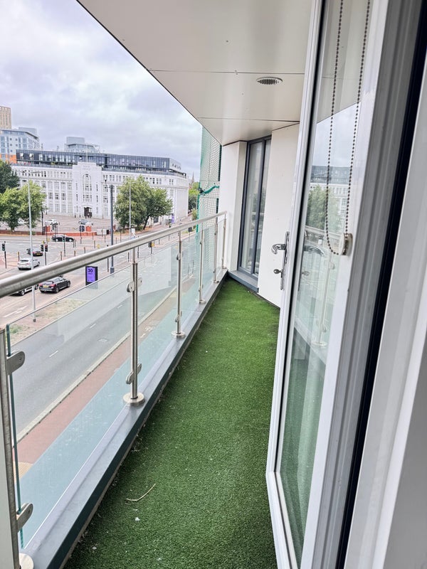 Flat Elmira Way in Salford