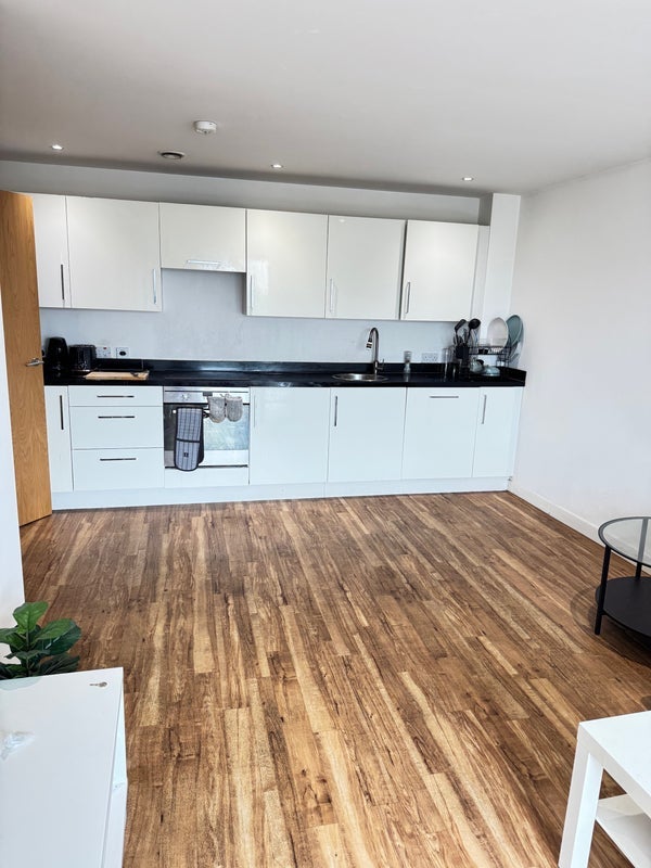 Flat Elmira Way in Salford