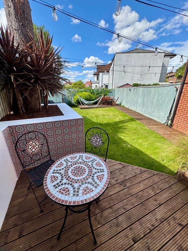 Room Ockley Road in Greater London