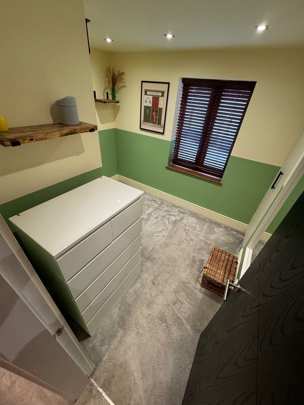 Room Ockley Road in Greater London