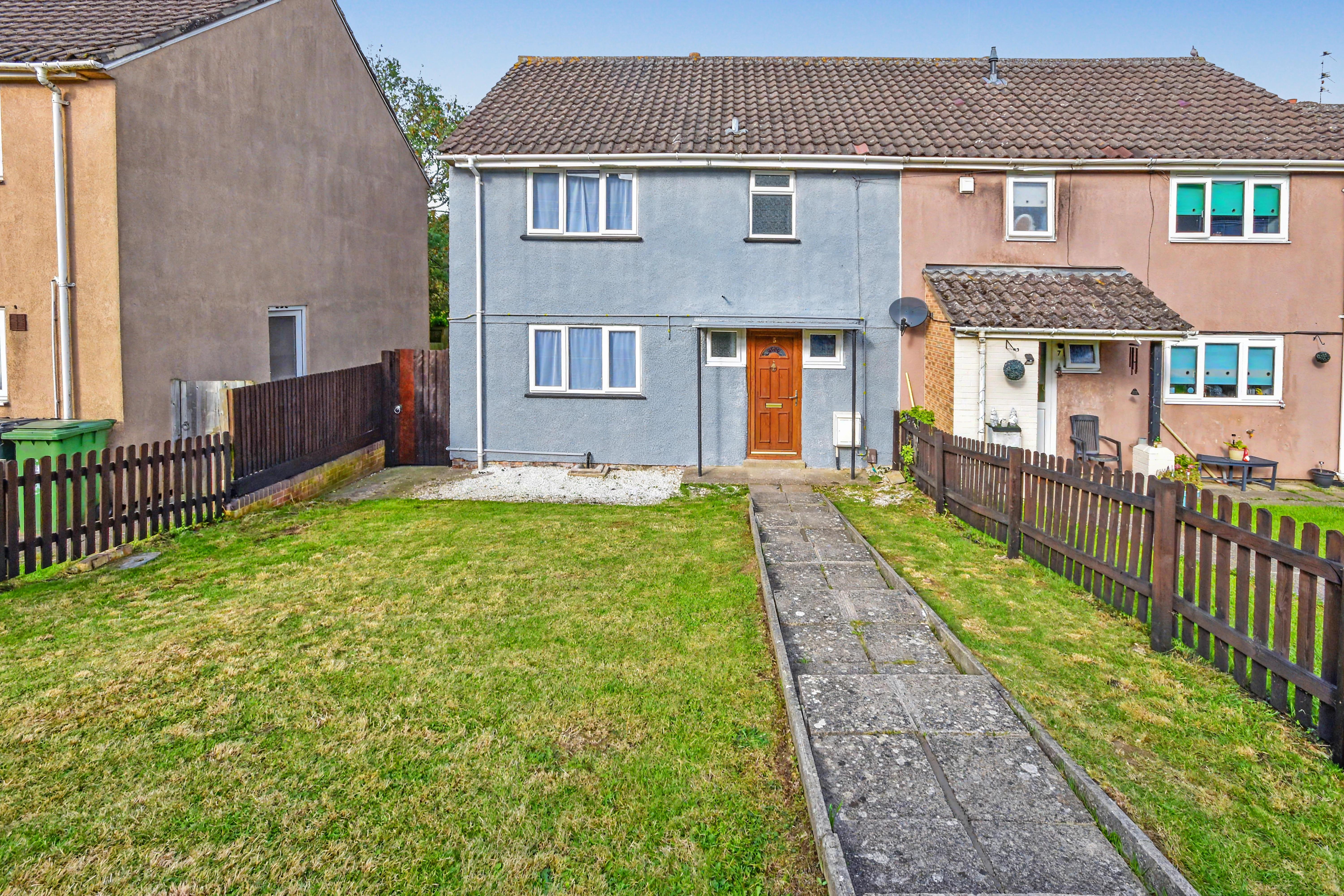 House Counts Farm Road in Corby