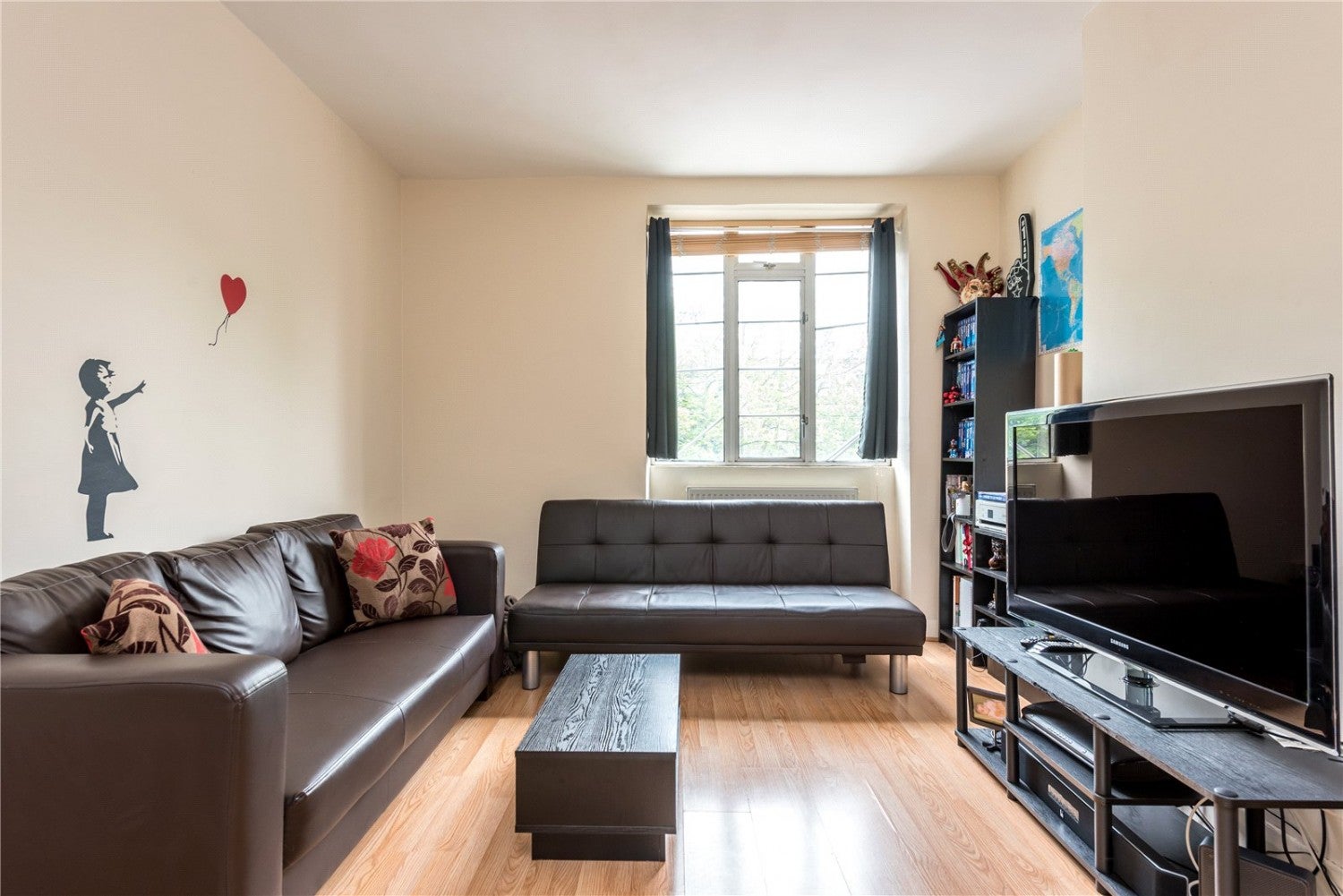 Flat Pentonville Road in Greater London