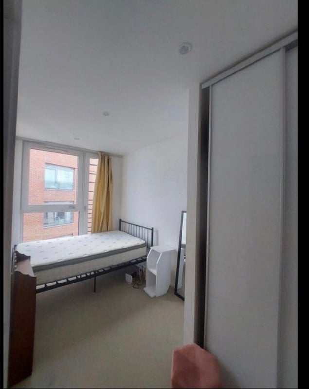 Room Buckhold Road in Greater London