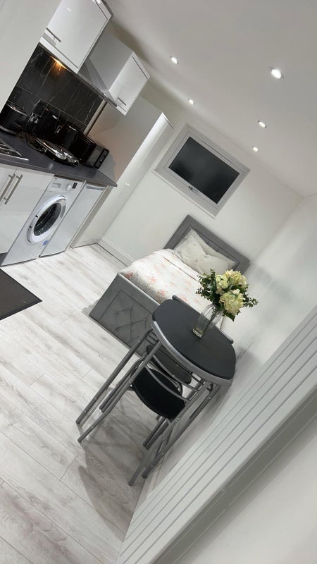 Flat Bewbush Drive in Crawley