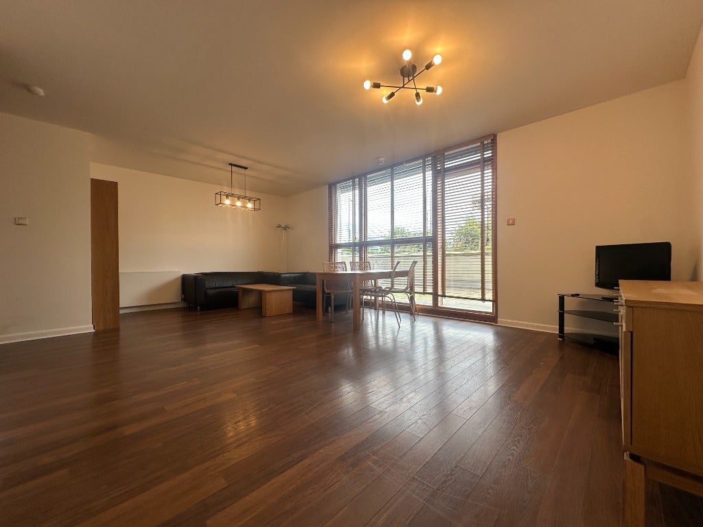Flat Mavisbank Gardens in Glasgow