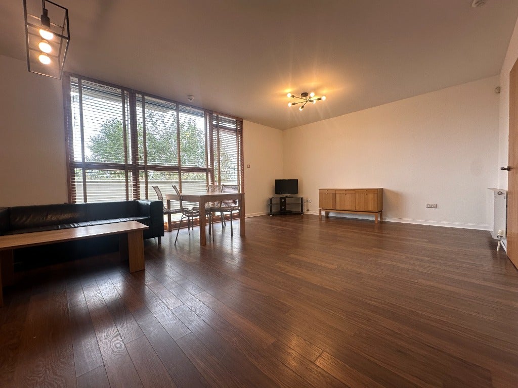 Flat Mavisbank Gardens in Glasgow